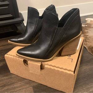 Vince Camuto Black Bootie 6.5